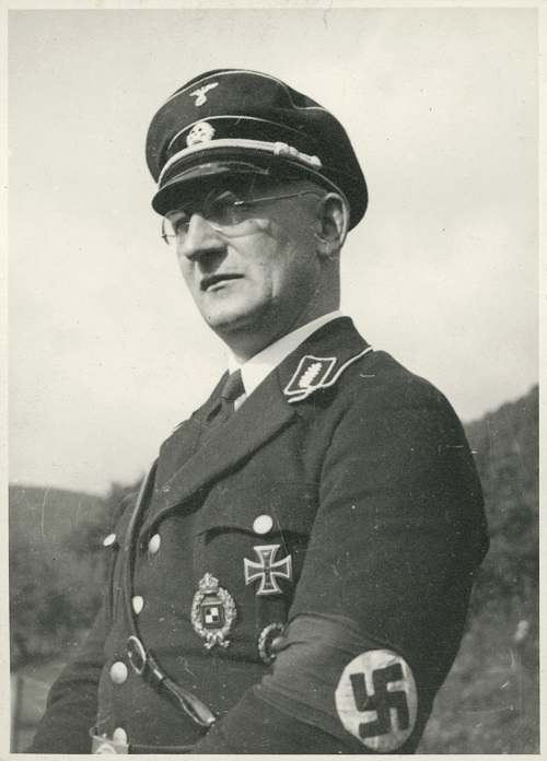 Foto Karl Pflaumers in Uniform, aus der Spruchkammerakte. Vorlage: Landesarchiv GLAK 465 a/51 Nr. 68/1032