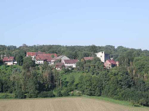 Leofels mit Burgruine über dem Jagsttal bei Ilshofen-Ruppertshofen. Copyright: LABW