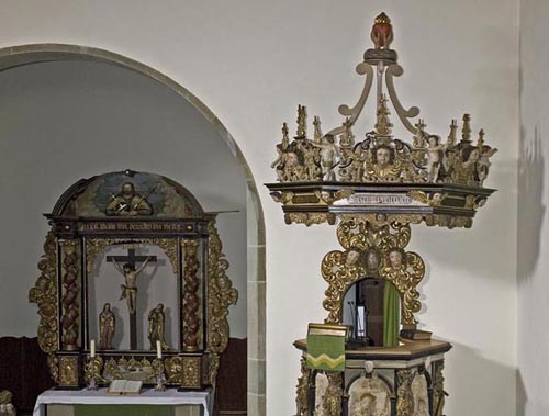 Altar und Kanzel in der evangelischen Kirche von Forchtenberg. Copyright: LMZ BW