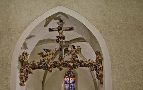 Kreuzigungsgruppe von Johann Jakob Sommer im Chorbogen der Künzelsauer Johanneskirche. Copyright: LMZ BW