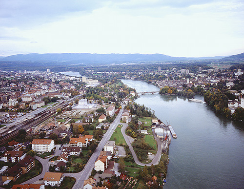Rheinfelden (Baden) und Rheinfelden (Schweiz) mit Rheinbrücke - Quelle LMZ BW
