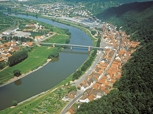 Freudenberg am Main, 1972, links des Flusses Bayern - Quelle LMZ BW