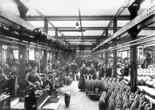 Bild: Munitionsherstellung bei der Firma Voith in Heidenheim, um 1918
