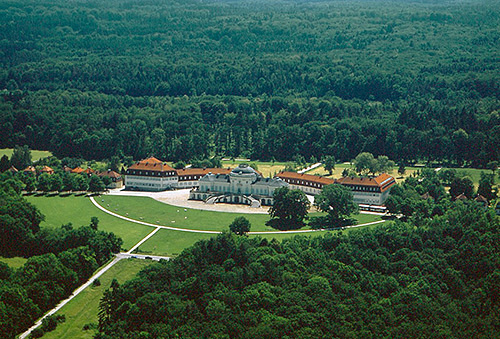 Der Glemswald mit Schloss Solitude - Quelle LMZ BW