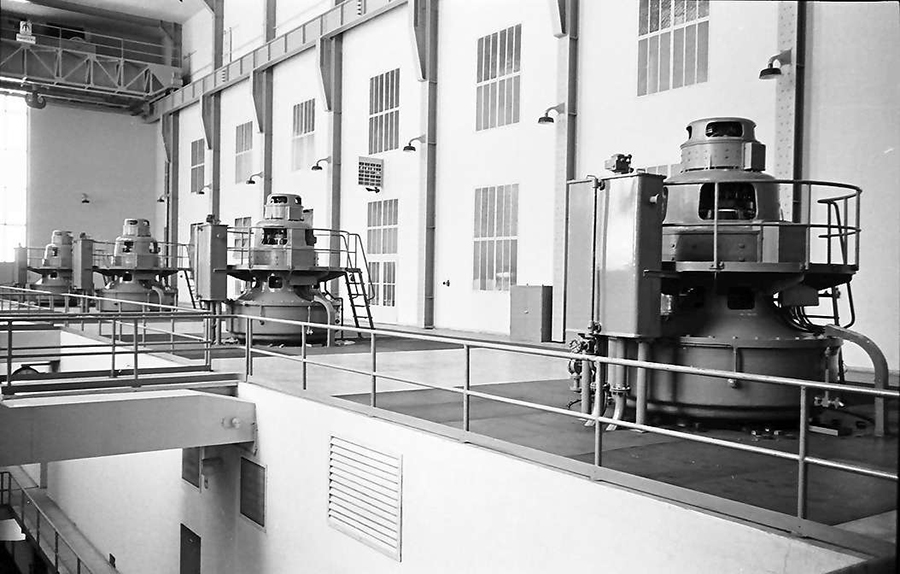 Die Turbinenhalle im Kraftwerk Witznau, Foto von Willy Pragher, 1952, Quelle: Landesarchiv BW, StAF W 134 Nr. 023421