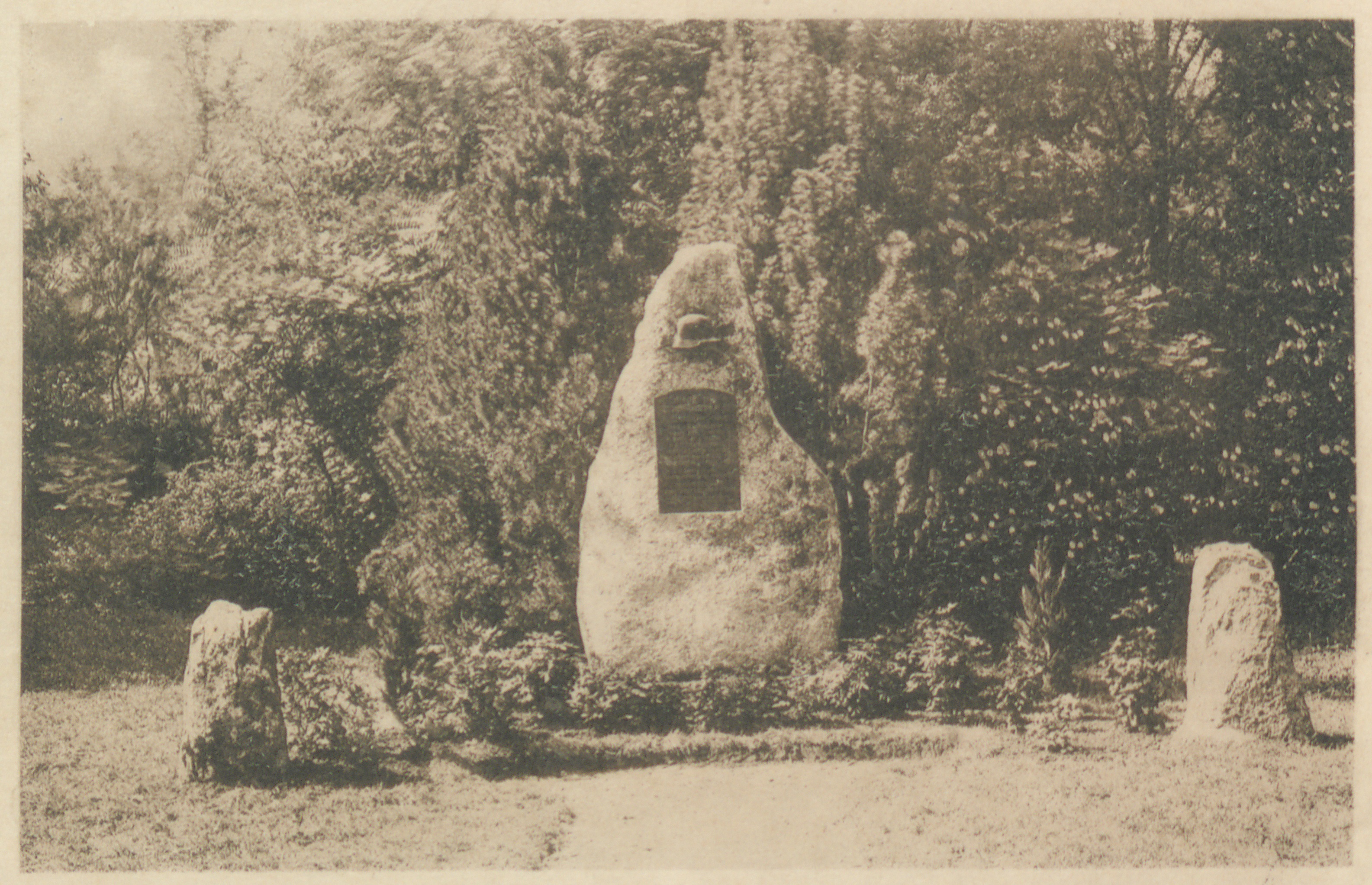  Monument commémoratif pour le 111e RIR à Stockach (1927/1934) (GLAK F-S cartes postales 829 + 830, programme de 1927 in WGM Inv. n° 024590)