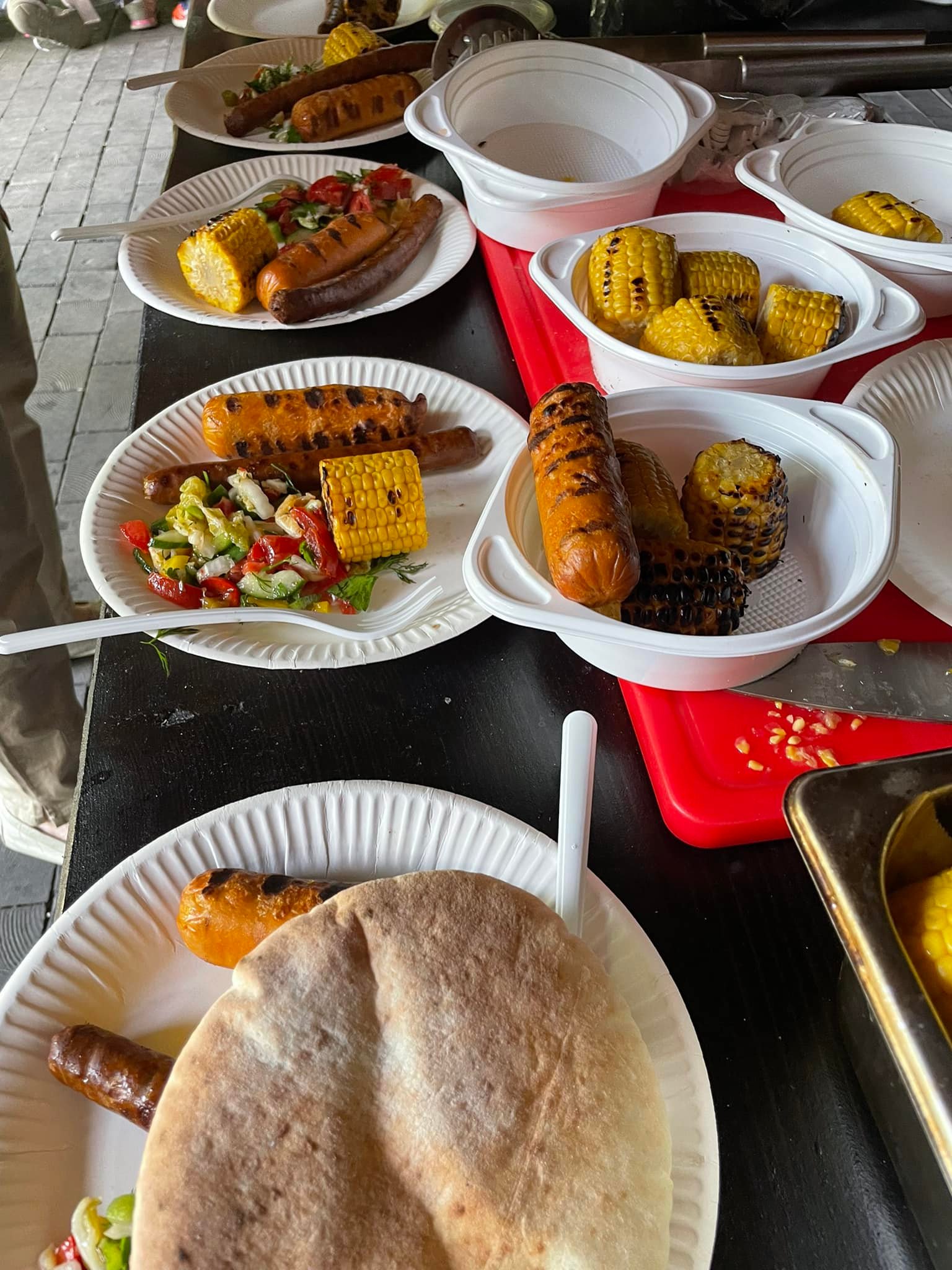  Köstlichkeiten beim Grillfest zum Feiertag Lag baOmer [Quelle: Israelitische Kultusgemeinde Baden-Baden]