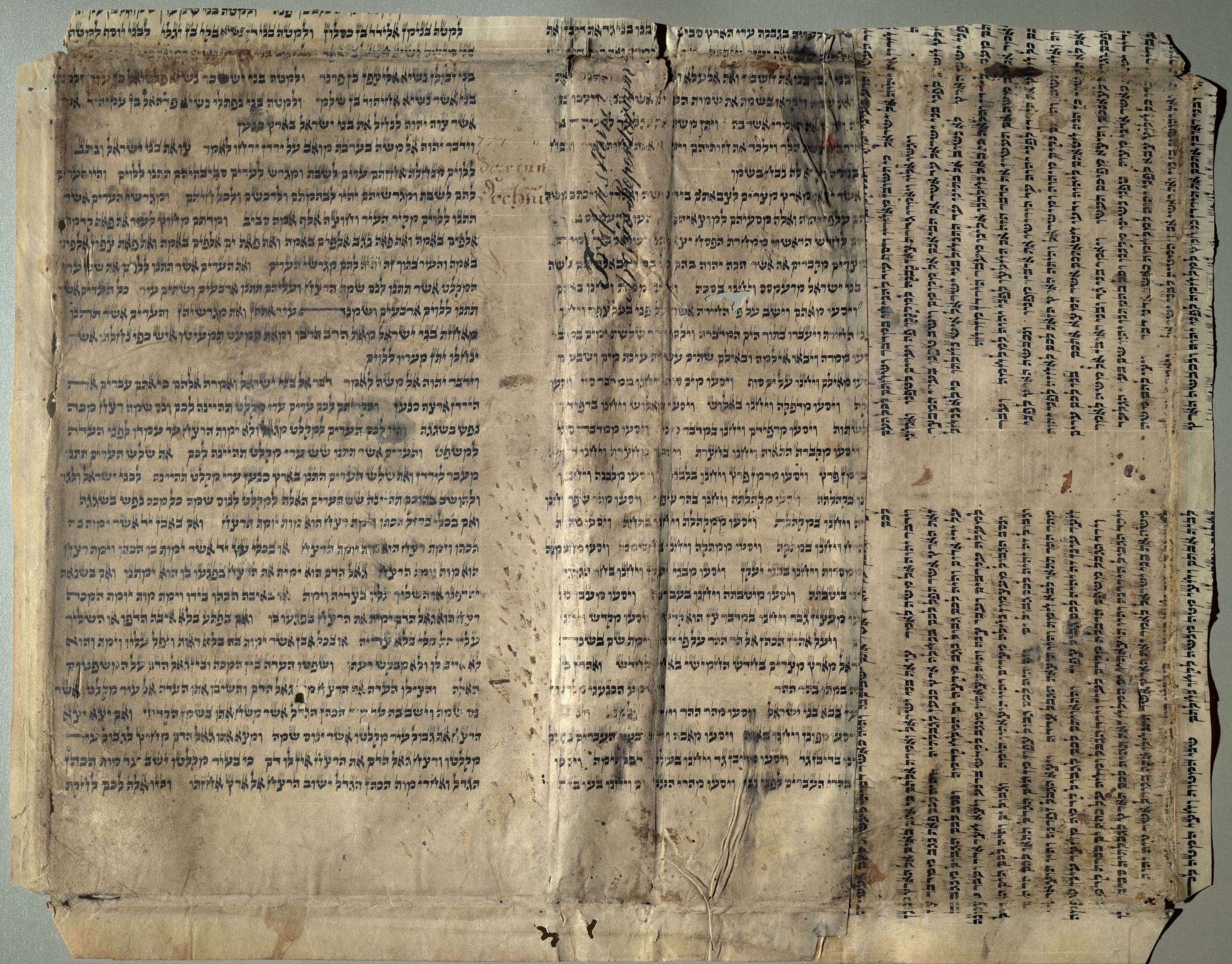  Hebräisches Fragment einer Torarolle