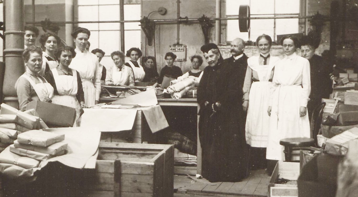 Großherzogin Luise um 1916, wohl mit Frauen des Badischen Frauenvereins, (Quelle: Landesarchiv BW, GLAK 69 Baden, Sammlung 1995 F I Nr. 877, 15) 