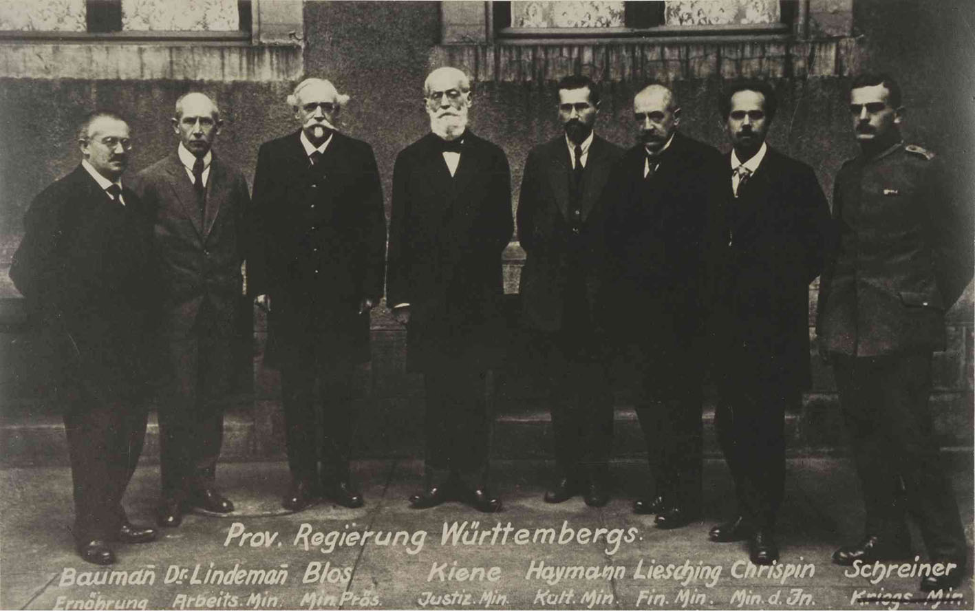 Die Provisorische Regierung Württembergs von 1918 mit Ministerpräsident Wilhelm Blos und Innenminister Arthur Crispien, (Quelle: Landesarchiv BW, HStAS J 300 Nr. 739)