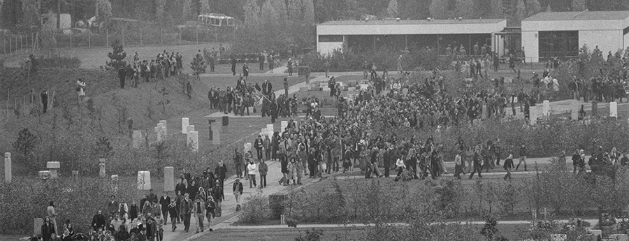 Beerdigung der RAF-Terroristen auf dem Dornhaldenfriedhof in Stuttgart am 27. Oktober 1977, (Quelle: Landesarchiv BW, StAL EL 51/11 DO 2)