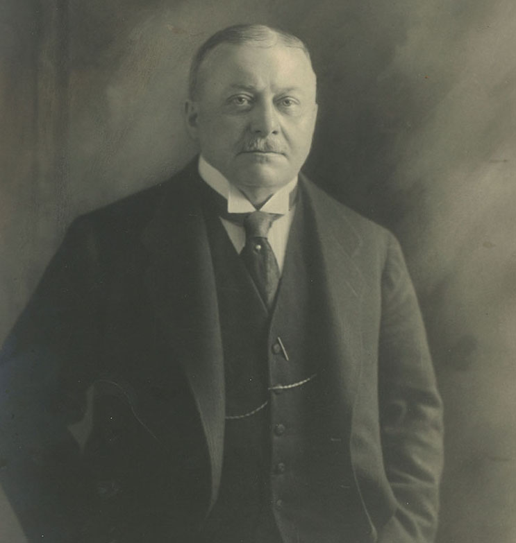 Emil Belzer (1860–1930) Regierungspräsident in Sigmaringen von 1919–1926.Quelle: Landesarchiv BW, StAS Sa T 1 Sa 77/13