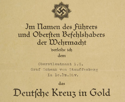 Verleihung des Deutschen Kreuzes in Gold an Oberstleutnant i. G. Claus Graf Schenk von Stauffenberg, 1943 (StAS Dep. 38 T 4 Nr. 376)