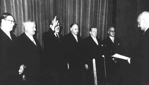 Vereidigung der neu gewählten Landesregierung von Baden-Württemberg, 19. November 1953 (HStAS J 302 Nr. 118)