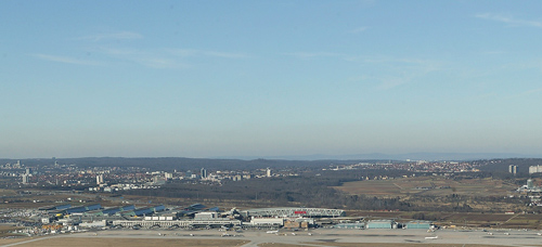 Flughafen und Messe Stuttgart, im Vordergrund Filderstadt-Bernhausen (FaBi Kreisbeschreibung ES)