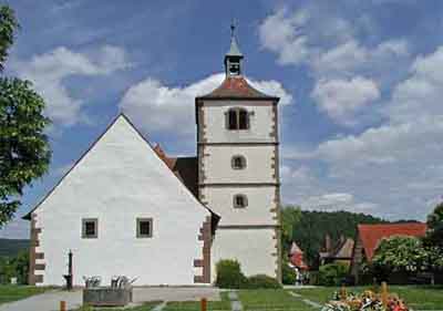 Die evangelische Martinskirche auf dem Plateau der Stöckenburg bei Vellberg (FaBi Kreisbeschreibung SHA)