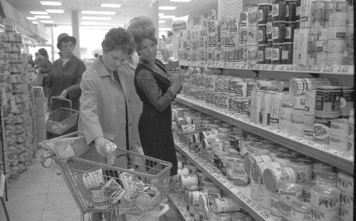 Einkaufen im Supermarkt 1966 