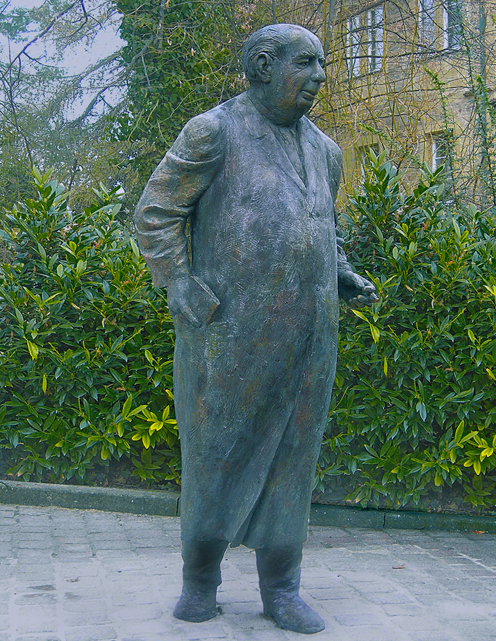  Statue von Theodor Heuss zu seinem 125. Geburtstag am Tag ihrer Einweihung durch Bundespräsident Horst Köhler in Brackenheim, 2009, Quelle: Landesarchiv BW 
