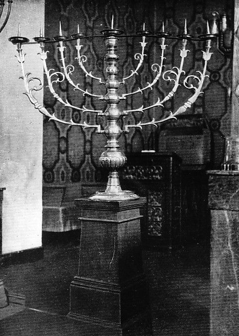  Chanukka-Leuchter Ende 17.Jh. in der Synagoge (Quelle: Rosenthal, Heimatgeschichte S. 105)