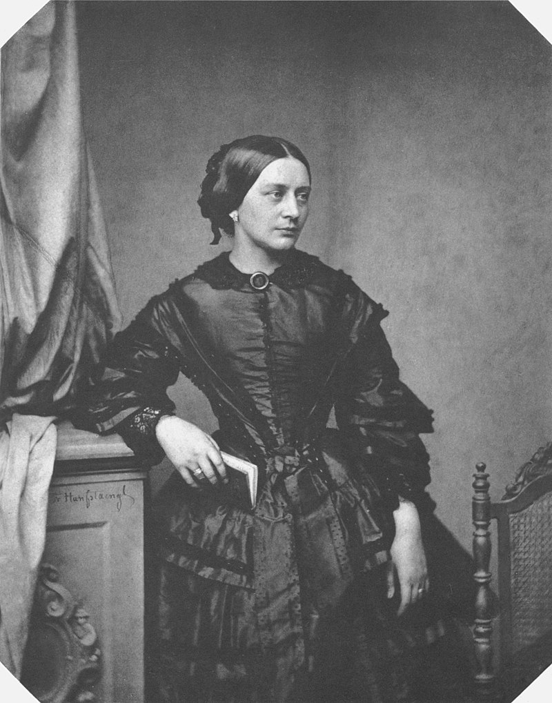 Clara Schumann in den 1850er Jahren, Photographie von Franz Hanfstaengl, [Quelle: Wikimedia gemeinfrei]