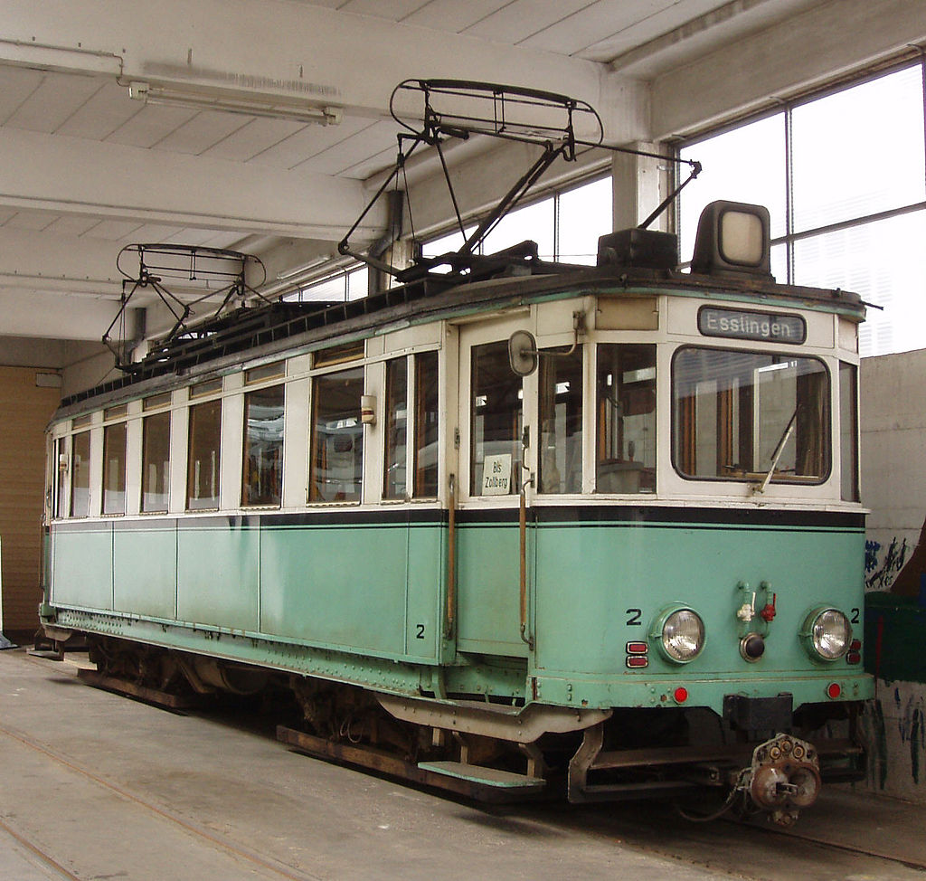 Triebwagen 2 im Stuttgarter Straßenbahnmuseum, Quelle Wikipedia gemeinfrei 