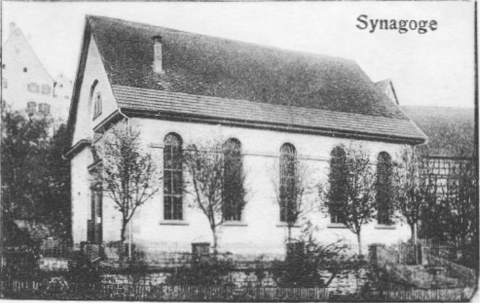 Die Synagoge von Rexingen wurde bei der Pogromnacht 1938 schwer beschädigt. Nach dem Zweiten Weltkrieg wurde sie als evangelische Kirche eingerichtet, heute zugleich Gedenkstätte [Quelle: Landeszentrale für politische Bildung]