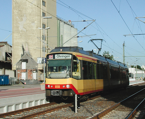 Stadtbahn im Bahnhof Öhringen. Copyright: LABW