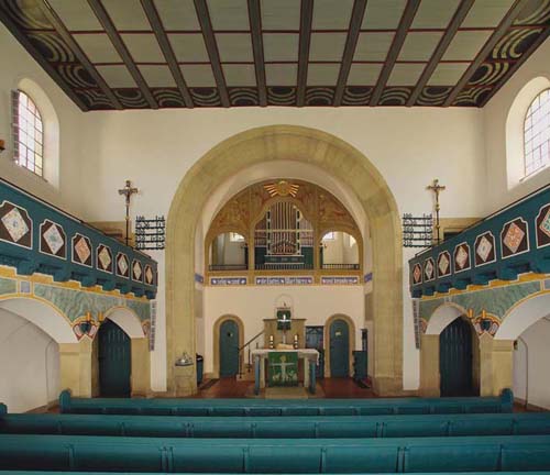Innenraumgestaltung der Evangelischen Jugenstilkirche in Kirchberg an der Jagst-Gaggstatt. Copyright: LMZ BW