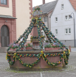 Dorfbrunnen vor der Kirche, bzw. alten Rathaus