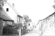 Walldorf: Haus mit Schornsteinfeger auf dem Dach in einer Gasse, Bild 1