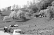 Ebringen: Rast an der Straße unter Blütenbäumen, bei Berghauser Kapelle, Bild 1