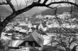 Hausach: Blick von der Höhe auf Hausach Dorf; Kirche und Burg Hausen mit Schnee, Bild 1