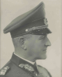 Hermann Geyer, General der Infanterie, Kommandeur des V. Armeekorps von 1935-1939 und Befehlshaber im Wehrkreis V in Uniform, Orden und Mütze, Porträt in Profil