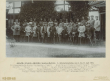 Teilnehmer (ca. neununddreissig Personen) am Lehrkurs der Infanterie-Schiessschule Spandau vor Fachwerk-Gebäude stehend