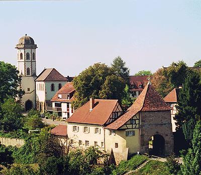Stiftsturm auf dem Michaelsberg. Die ehemalige Klosteranlage ist nur noch in Teilen erhalten, 2005.