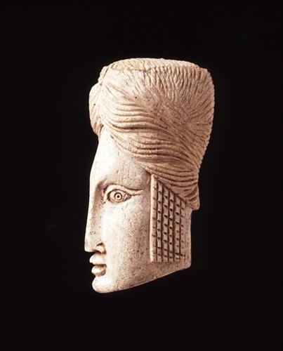 Döschen in Form eines Frauenkopfes [Quelle: Landesmuseum Württemberg]