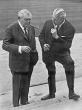 Bundeskanzler Kurt G. Kiesinger mit Ludwig Erhardt im Park des Bundeskanzleramtes in Bonn 1968