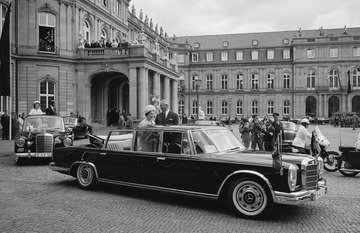  Stuttgart: Staatsbesuch von Queen Elizabeth II. 1965 [Copyright: Landesmedienzentrum Baden-Württemberg; 24.05.1965] 