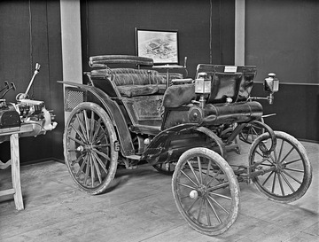  Erstes Auto von Gottlieb Daimler 1886 [Quelle: Landesmedienzentrum Baden-Württemberg] 