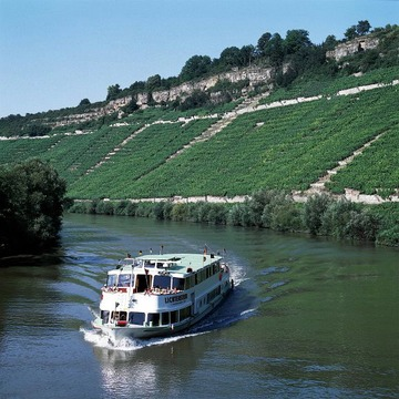 Neckar mit Ausflugsschiff bei Hessigheim 1997