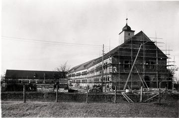 Stuttgart: Neue Schule in Weilimdorf um 1930