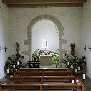 Frenkenbach: romanische Dorfkirche innen, Chor 1989