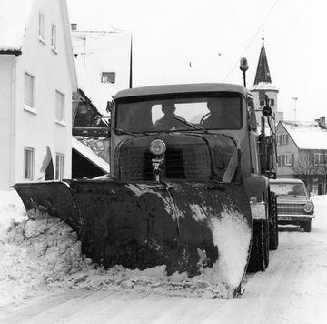 Schneepflug in Undingen 1970