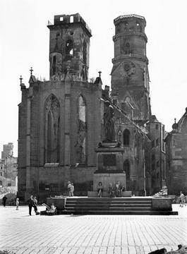 Stuttgart zerstört: Stiftskirche 1946