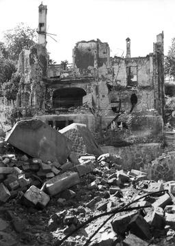 Stuttgart zerstört: Ruine des Hauses Dillmannstraße Nr. 12, 1946