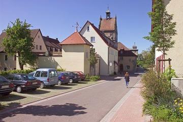 Ilshofen, Straße mit Haller Torturm, 2004
