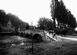 Neckarrems: Ochsengespann mit Heuwagen passiert die Remsbrücke ca. 1950