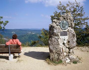 Ernst-Camerer-Denkmal auf dem Rutschenfelsen 1998