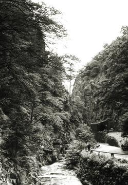 Höllental: Schlucht mit zweispuriger Autostraße 1938