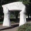 Skulptur von Michael Schoenholtz, 2003